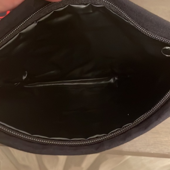 Emanuel Ungaro Paris Logo set of 3 cosmetic bags - Picture 6 of 13